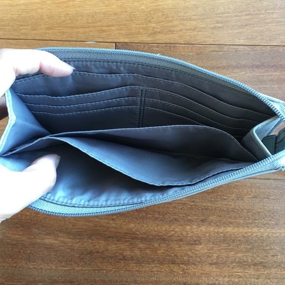 Coach Wristlet - Picture 4 of 7